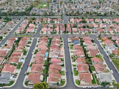 Geniş ölçekli yerleşim yerlerinin havadan görünüşü, Irvine, California