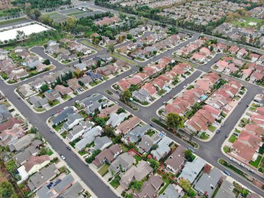 Geniş ölçekli yerleşim yerlerinin havadan görünüşü, Irvine, California