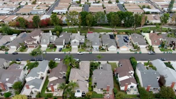 Pemandangan udara dari lingkungan perumahan berskala besar, Irvine, California — Stok Video