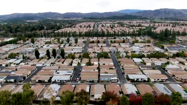 Vista aérea do bairro residencial em grande escala, Irvine, Califórnia — Vídeo de Stock