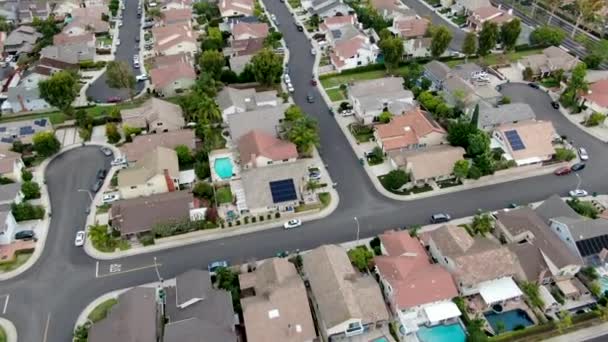 Vista aérea del barrio residencial a gran escala, Irvine, California — Vídeo de stock