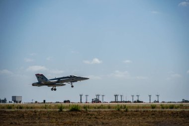 ABD donanma uçakları San Diego 'dan kalkıyor.