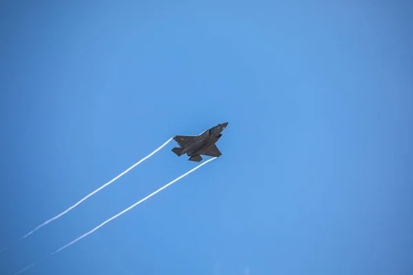 US-Marine fliegt Flugtraining in der Luft von San Diego — Stockfoto