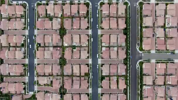 Vista aérea do bairro residencial em grande escala, Irvine, Califórnia — Vídeo de Stock