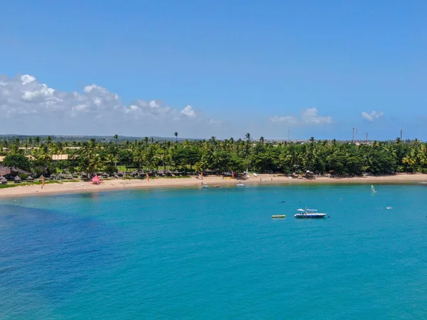 Aerial view of tropical white sand beach, palm trees and turquoise clear sea water in Praia do Forte — Stock Photo, Image