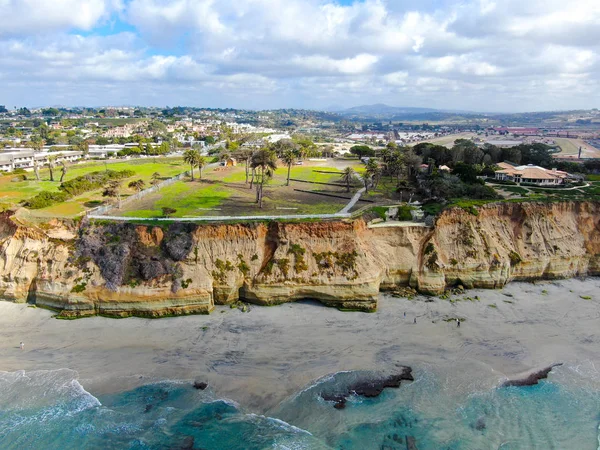 Αεροφωτογραφία του Del Mar North Beach, Καλιφόρνια παράκτια βράχια και το σπίτι με γαλάζιο του Ειρηνικού Ωκεανού — Φωτογραφία Αρχείου