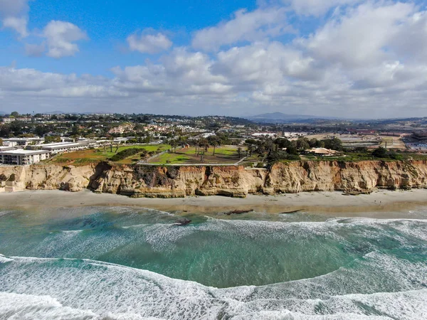 Aerial view of Del Mar North Beach, California coastal cliffs and House with blue Pacific ocean — Stock Photo, Image