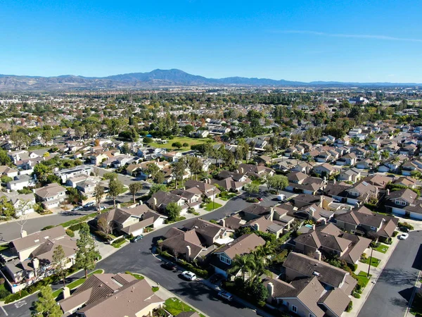 Letecký pohled na rezidenční čtvrť v Irvine, Kalifornie — Stock fotografie