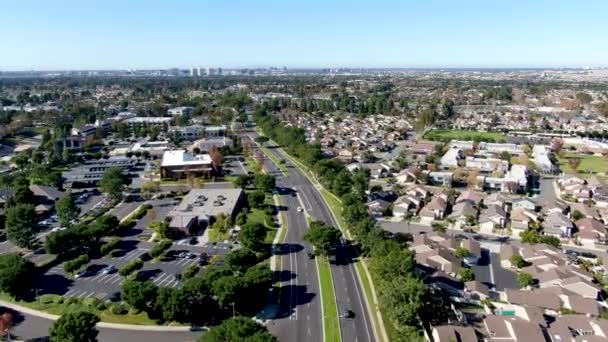 Повітряний вид на житловий район в Ірвіні (Каліфорнія). — стокове відео