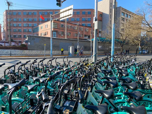 Rows of sharing bikes on the road in Beijing. China — 图库照片