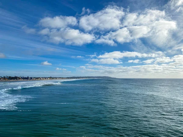 Pacific beach shoreline seen from the pier, San Diego, Clifornia, USA — Stock Photo, Image