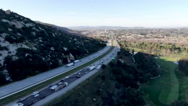 Flygfoto över motorvägen till Temecula Valley. Kalifornien, Usa. — Stockvideo