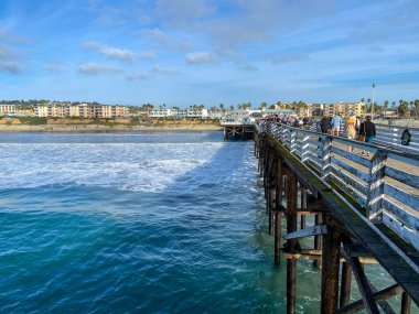 Pacific beach shoreline rıhtımdan California gördüm
