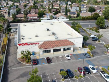 Cvs Eczane Perakende Dükkanı 'nın havadan görünüşü. Cvs, Amerika 'daki en büyük eczane zinciri.