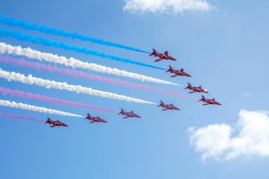 Miramar Hava Gösterisi sırasında Kraliyet Hava Kuvvetleri Aerobatik Takım Okları