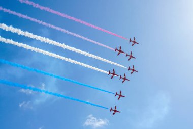 Miramar Hava Gösterisi sırasında Kraliyet Hava Kuvvetleri Aerobatik Takım Okları