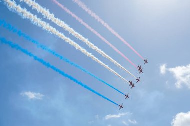 Miramar Hava Gösterisi sırasında Kraliyet Hava Kuvvetleri Aerobatik Takım Okları