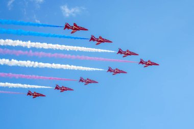 Miramar Hava Gösterisi sırasında Kraliyet Hava Kuvvetleri Aerobatik Takım Okları