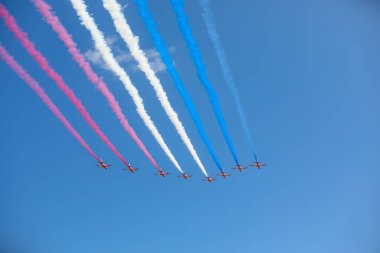 Miramar Hava Gösterisi sırasında Kraliyet Hava Kuvvetleri Aerobatik Takım Okları