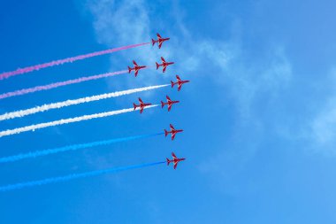 Miramar Hava Gösterisi sırasında Kraliyet Hava Kuvvetleri Aerobatik Takım Okları
