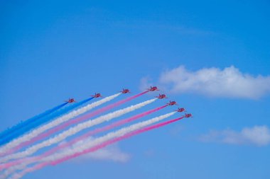 Miramar Hava Gösterisi sırasında Kraliyet Hava Kuvvetleri Aerobatik Takım Okları
