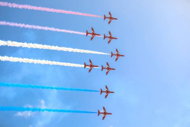 Miramar Hava Gösterisi sırasında Kraliyet Hava Kuvvetleri Aerobatik Takım Okları