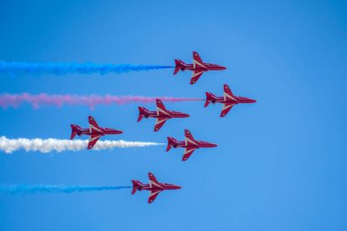 Miramar Hava Gösterisi sırasında Kraliyet Hava Kuvvetleri Aerobatik Takım Okları
