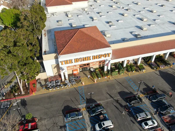 Veduta aerea del negozio Home Depot e del parcheggio a Los Angeles, California, USA — Foto Stock
