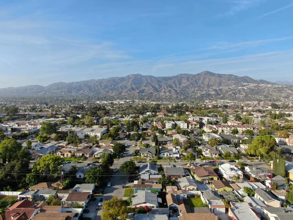 Flygfoto över centrala Glendale, stad i Los Angeles — Stockfoto