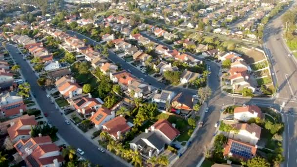 Flygfoto över bostadsområde modern indelning hus grannskap, södra Kalifornien — Stockvideo