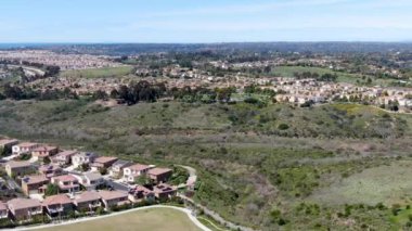 Torrey Higlands, San Diego, California 'daki yerleşim evinin hava görüntüsü.