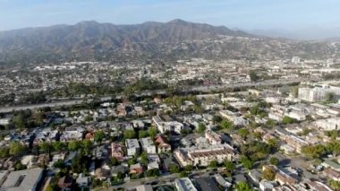 Glendale şehir merkezinin havadan görüntüsü, Los Angeles 'ta şehir 