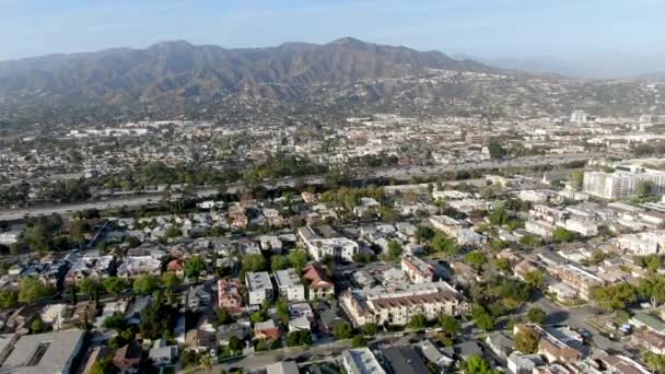 Vue aérienne du centre-ville de Glendale, ville de Los Angeles — Video