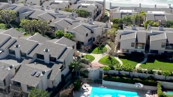 Flygfoto över Solana Beach, kuststad i San Diego County — Stockvideo