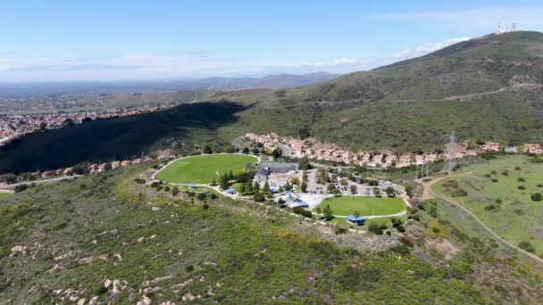 Aerial view of small community park in middle class neighborhood in the valley during sunny day — Stock Video