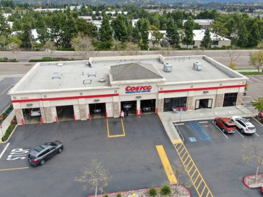 Costco Lastik Merkezi, Costco üyelerine lastik değişimi ve diğer hizmetleri sunar.