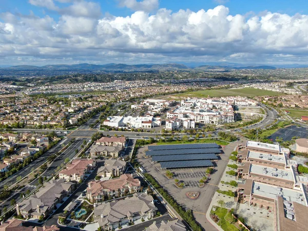 Vista aérea do bairro de subdivisão de classe média em San Diego, Califórnia — Fotografia de Stock