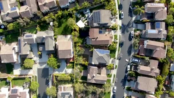 San Diego, California 'daki orta sınıf alt bölge hava manzaralı. — Stok video