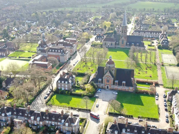 Вид з повітря на сад Гемпстед (передмістя) і церкву св. — стокове фото