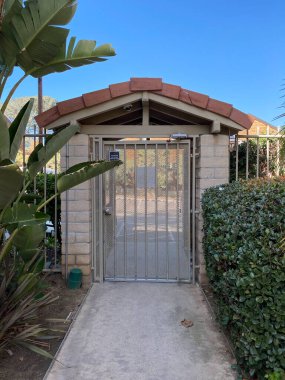 Konut kompleksi inşa topluluğunun girişi