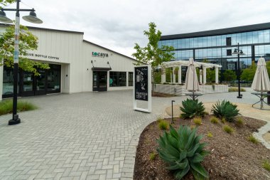 COVID-19 salgını sırasında boş bir alışveriş merkezi.