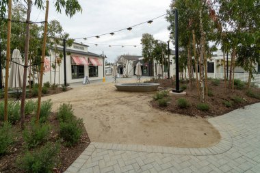 COVID-19 salgını sırasında boş bir alışveriş merkezi.