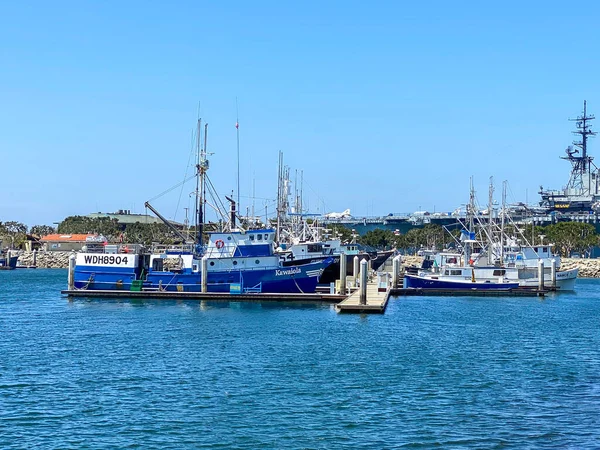Barcos de pesca comerciais atracados no porto de San Diego . — Fotografia de Stock