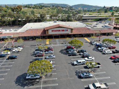 Stater Bros Market 'in hava görüntüsü dış ve logo