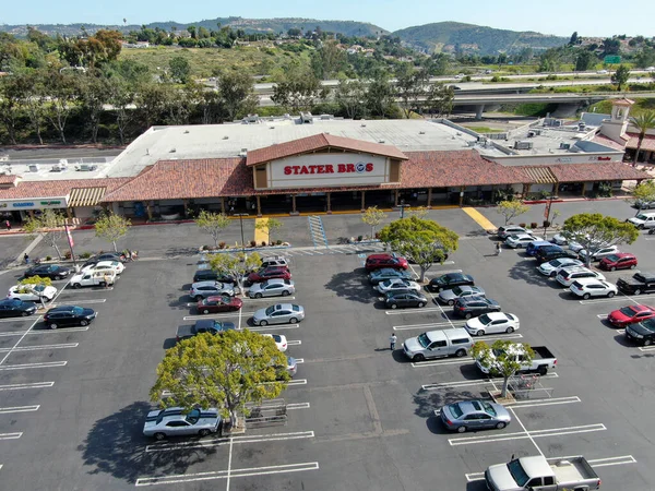 Vista aérea del exterior y el logotipo de la tienda de comestibles Stater Bros — Foto de Stock