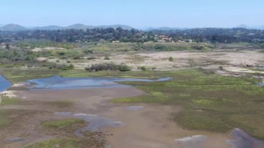 San Elijo Gölünün havadan görünüşü Ekolojik Rezerv ve Doğa Merkezi
