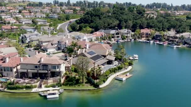 Aerial view of Lake Mission Viejo with private residential and condominium communities. California — Stock Video