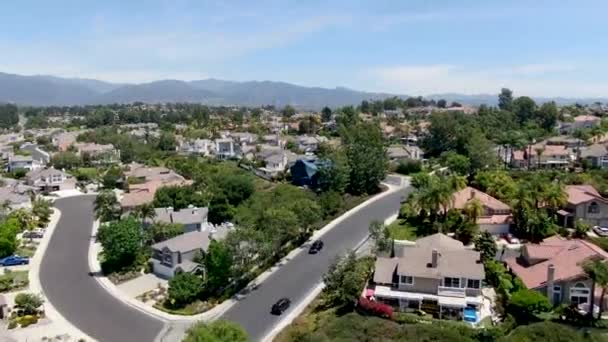 Veduta aerea di comunità private masterplan con grandi ville con piscina, Mission Viejo . — Video Stock