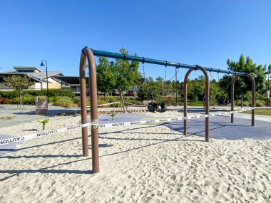 Covid 19 yüzünden çocuklar için kapalı bir oyun alanı. Coronavirus virüsü paniği ve karantina.