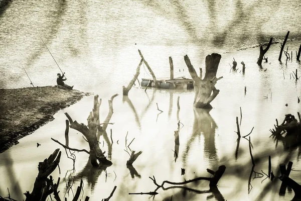 Ölü Gölde balıkçılık 